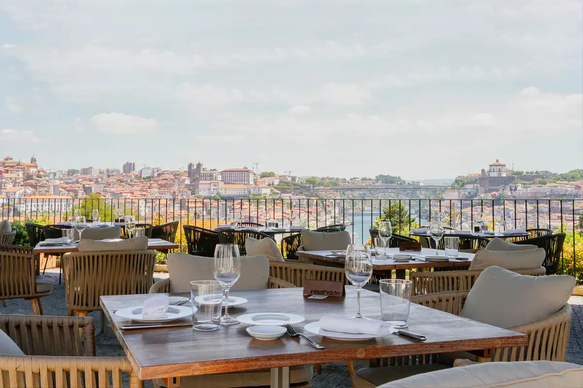 Wine Bar y Terraza